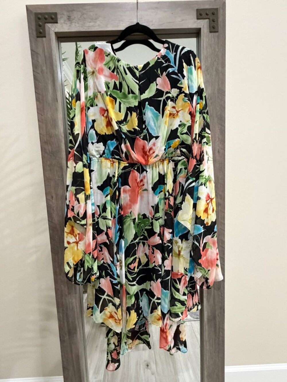 Meghan LA Sunset Black Watercolor Floral Dress XL Flowy Bell Sleeve EUC - Picture 3 of 6